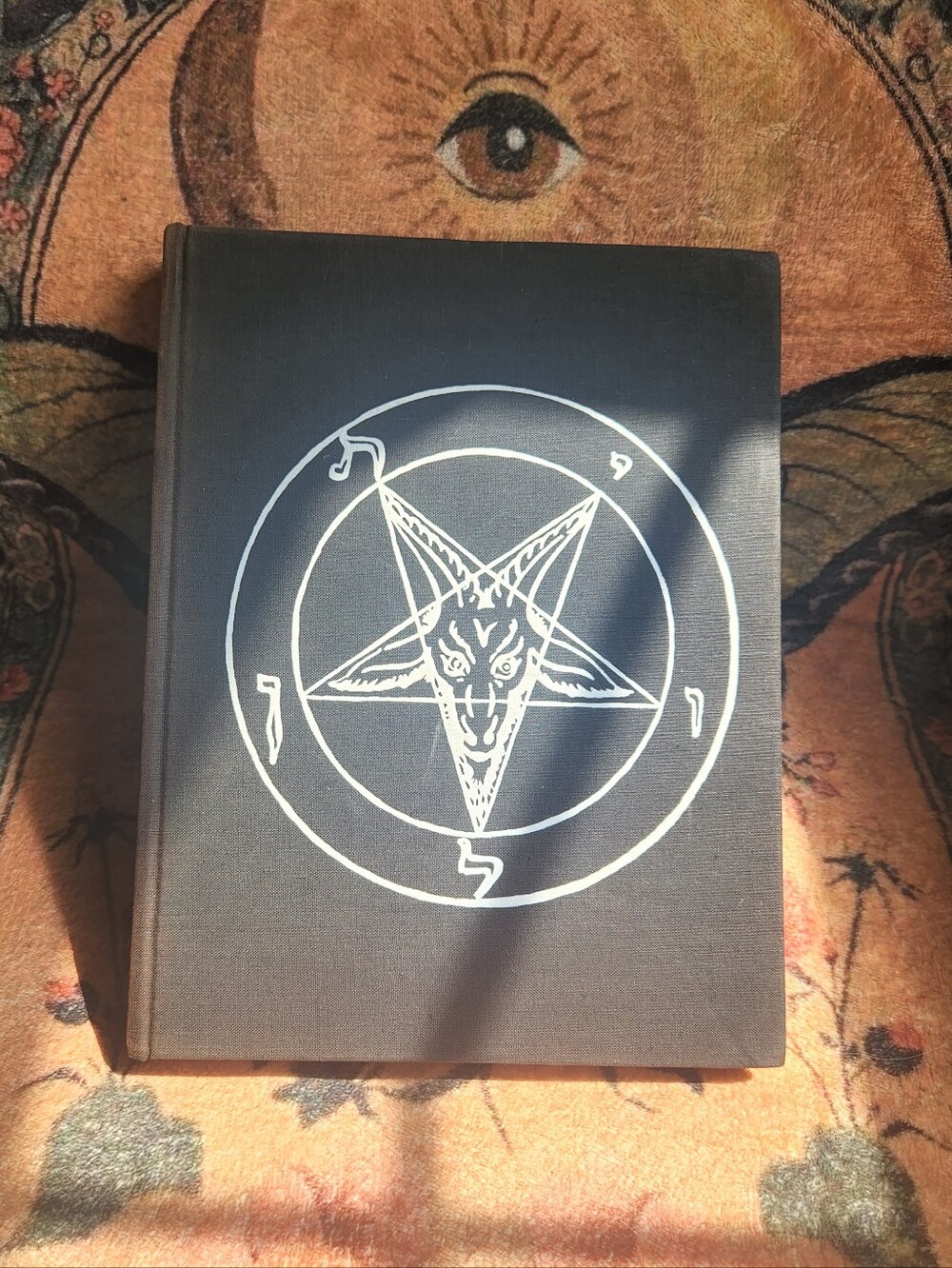 Vintage 1968 A Pictorial History of Magic and the Supernatural Maurice Bessy